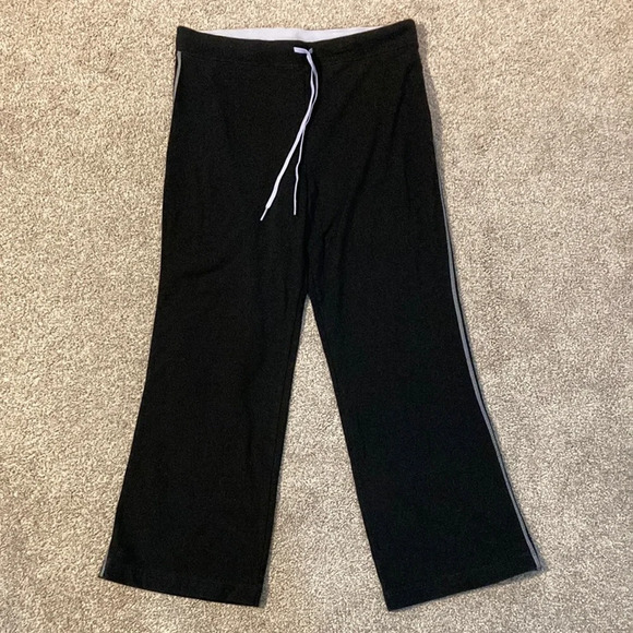 Danskin Black Cropped Knit Pants - Picture 2 of 13